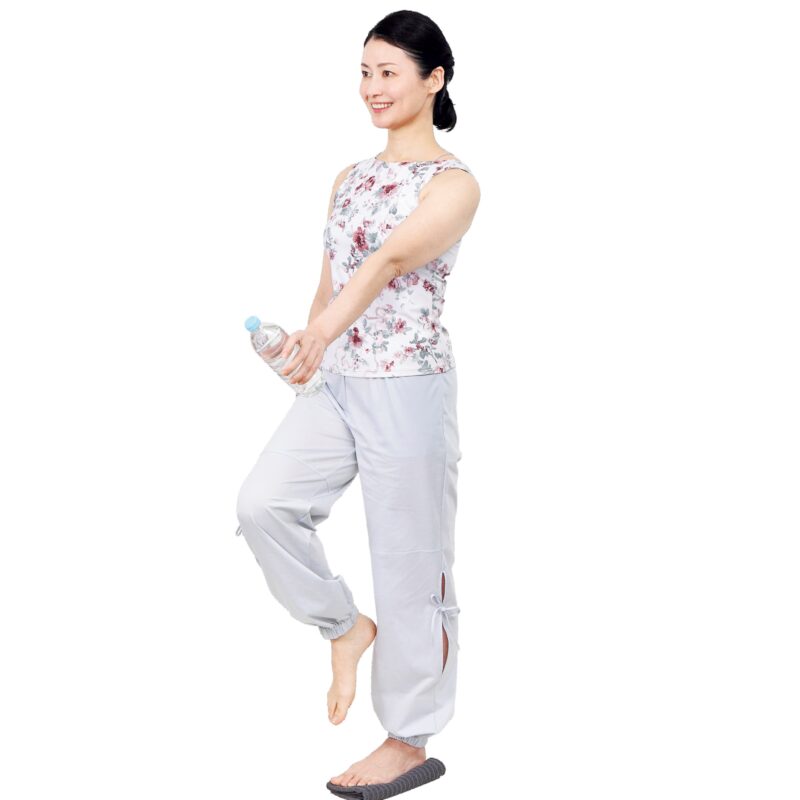 【60代ヘルスケア】老化の始まりは「股関節」から！「股関節」の筋肉を鍛えていつまでもアクティブに動ける体に！【股関節エクササイズvol.3】
