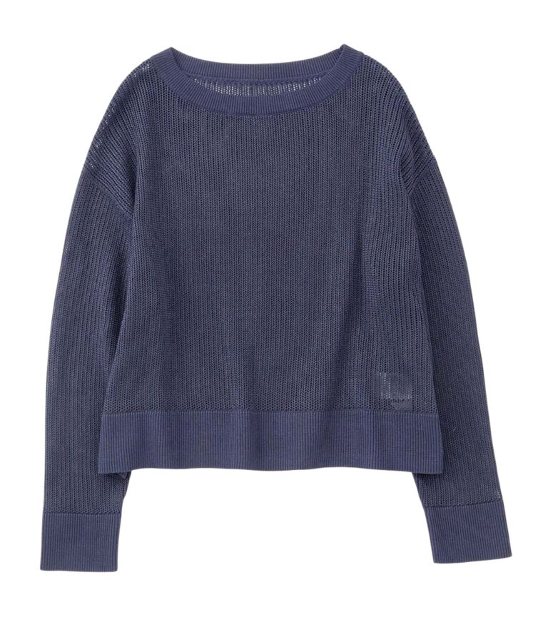 ニット¥7,990／アンフィーロ