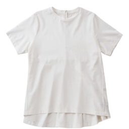 Tシャツ¥4,990／アンフィーロ