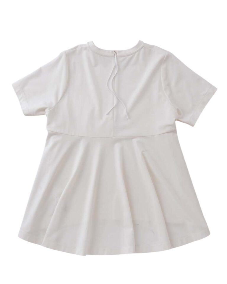 Tシャツ¥4,990／アンフィーロ