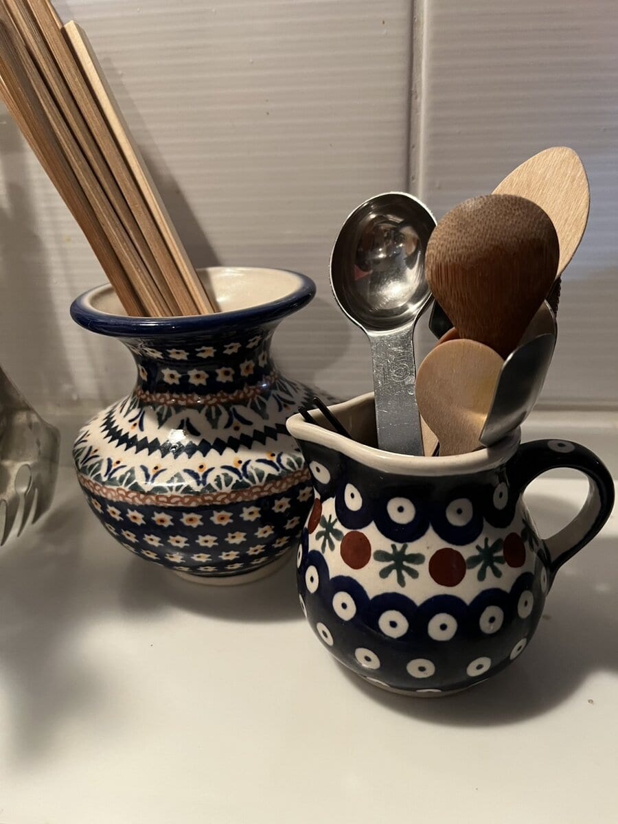 菜箸などを収納しているポーリッシュポタリー
