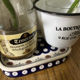 キッチンに置かれたポーリッシュポタリー