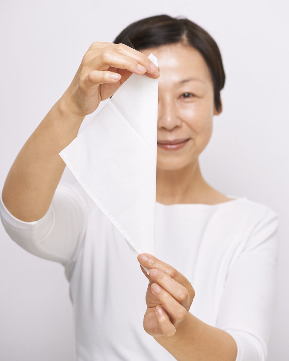 下地の後、ティッシュオフ。まずは広い面から-1