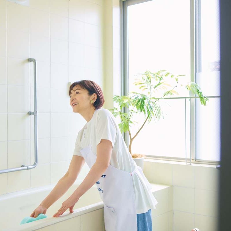 【60代ファッション】シンプルだけどいまっぽい！ショート丈ワザありトップスとワイドデニムパンツでサッと着られて着映えるコーデに！【60代初夏の着まわし3weeks・Day1】
