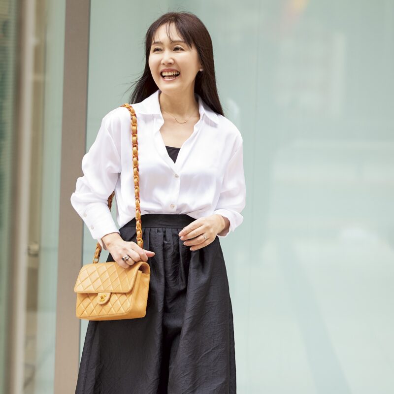 【60代のコスパ服】シックにまとめるのが正解！小物で高級感をプラスすることで高見えする大人度の高いコーディネートに！