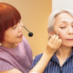 シミや眉毛のお悩みを解決するテクもレクチャー