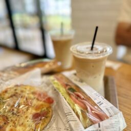 お気に入りベーカリーでのランチ