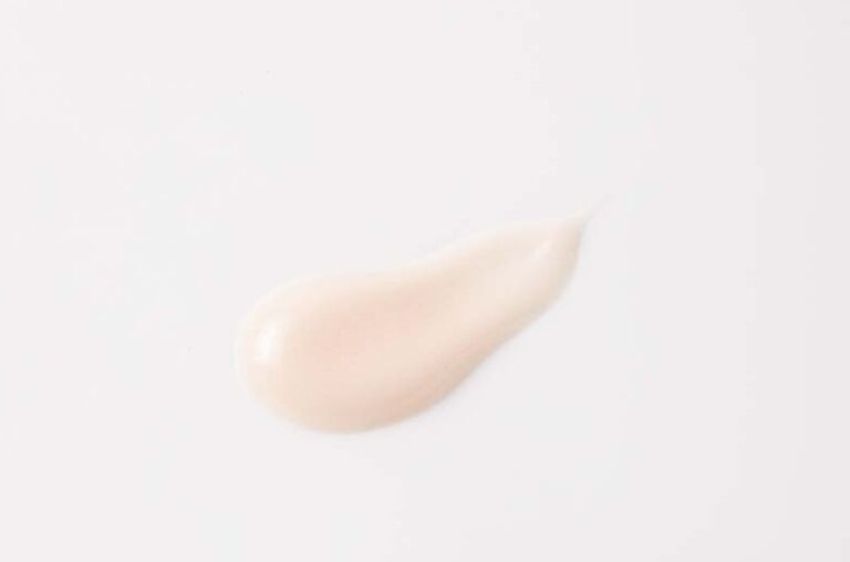 ルナソル グロウデイセラムUV SPF50+・PA++++ 30g ¥5,280／カネボウ化粧品