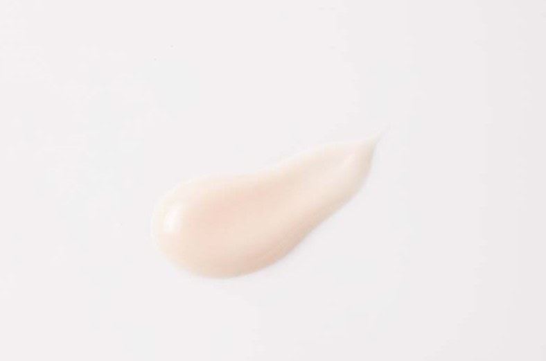 ルナソル グロウデイセラムUV SPF50+・PA++++ 30g ¥5,280／カネボウ化粧品