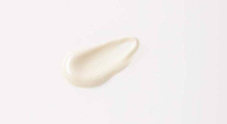 ソフィーナ iP スキンケアUV 03 シミができやすい肌環境 ［医薬部外品］SPF50+・PA++++ 30g ¥3,300（編集部調べ）／花王