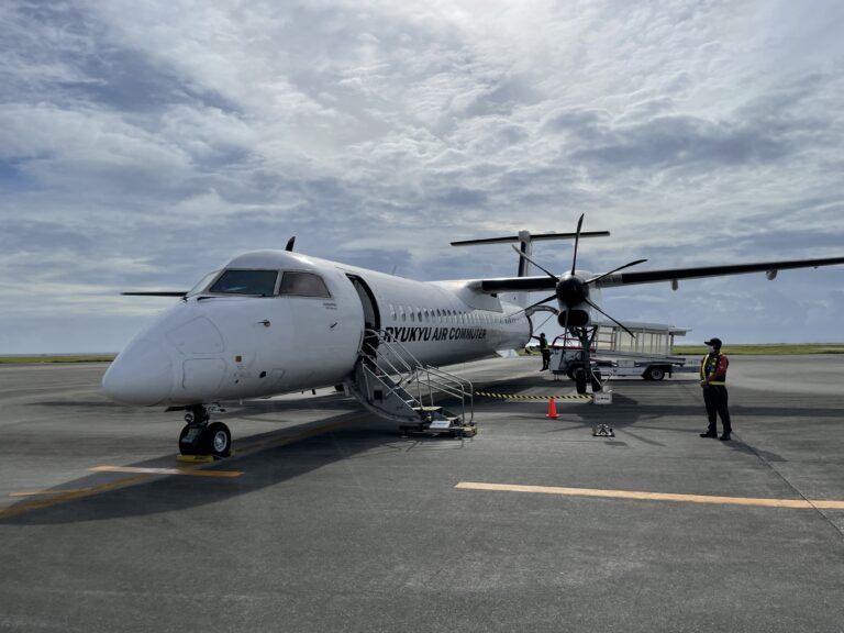 沖縄　久米島　飛行機
