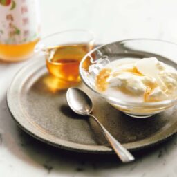 プレーンヨーグルトにかければふくよかな味わいに。