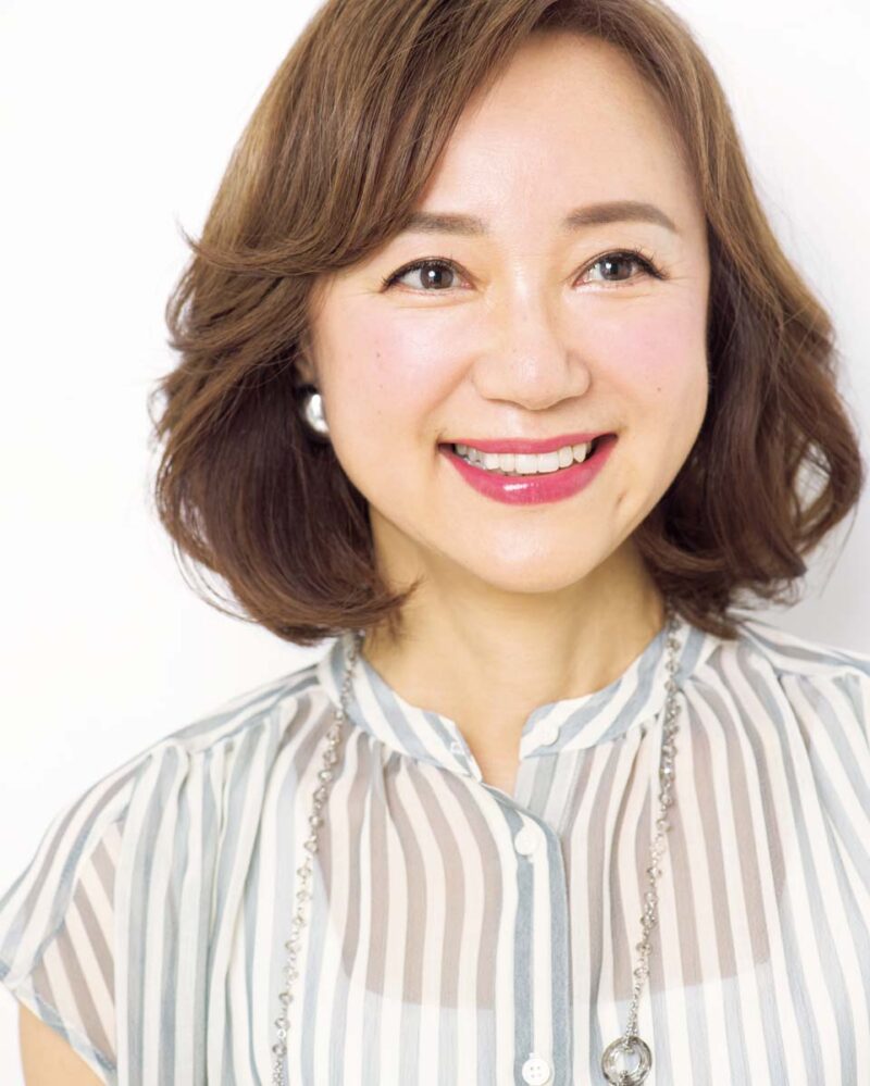 【60代リップ悩み】「くすみ」で不健康に見える唇を華やかにするには？リップと同系色のティントを仕込めば発色がきれいで華やかに！