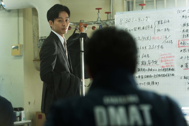 映画『フロントライン』厚生労働省の役人・立松（松坂桃李）