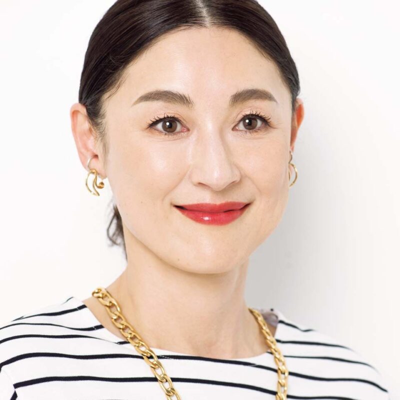 【60代リップ悩み】唇の乾燥ジワをなんとかするには？色持ちも潤いもアップする方法は要チェック！【人気ヘアメイク・レイナさん直伝】