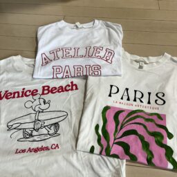 「H&M」のTシャツ