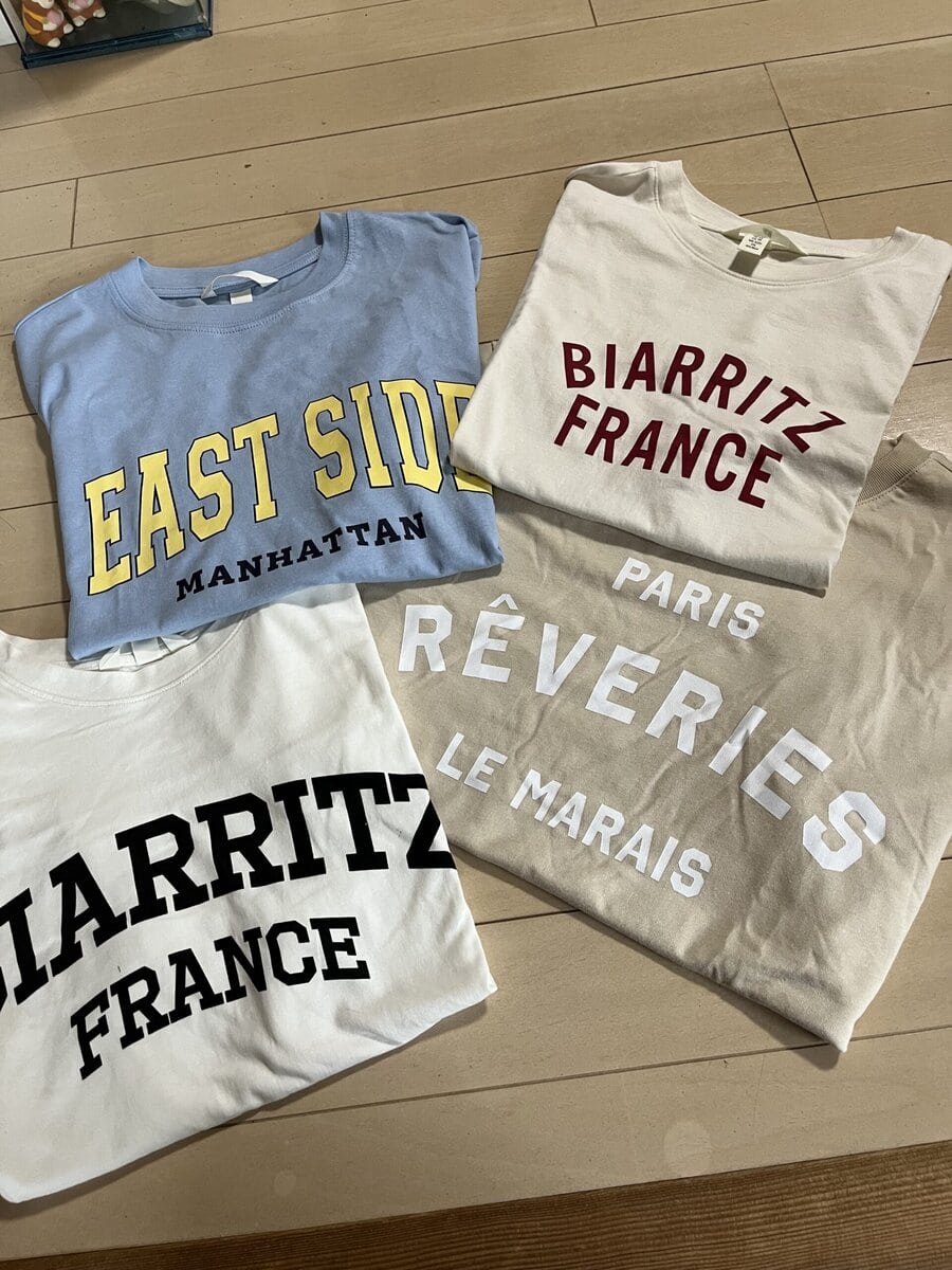 「H&M」のTシャツ