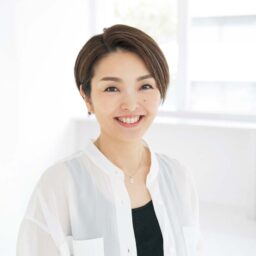 ヘア＆メイクアップアーティスト レイナさん