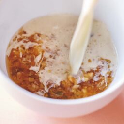 豆乳を注いで