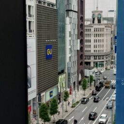 お蕎麦やさんの「真田」から見える銀座の中央通り