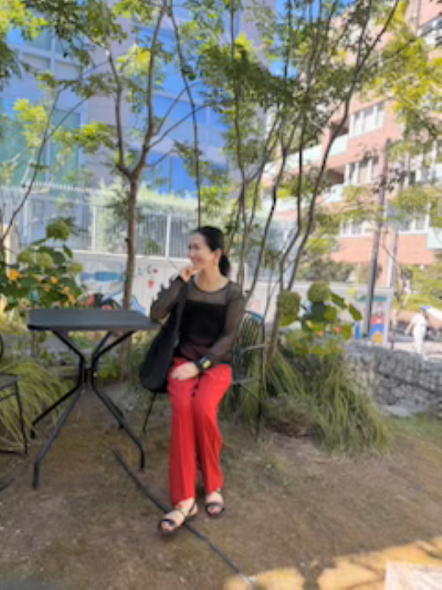 Tops … ZARA Pants … 6(ROKU) Shoes … GIUSEPPE ZANOTTI Bag … HELEN KAMINSKI
