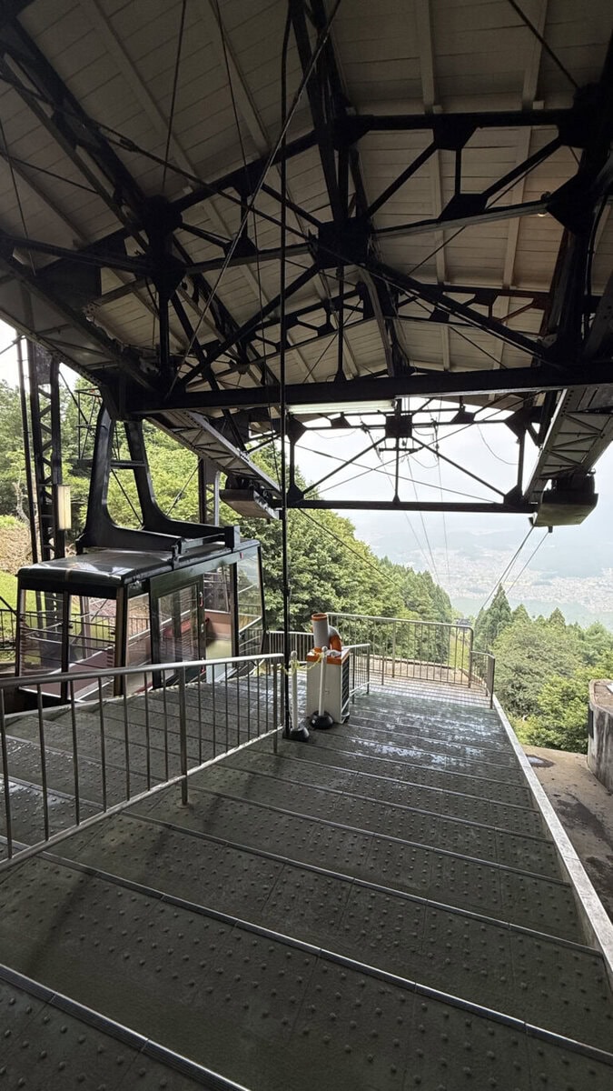 比叡山山頂駅：京都市内がはるか下方になりました