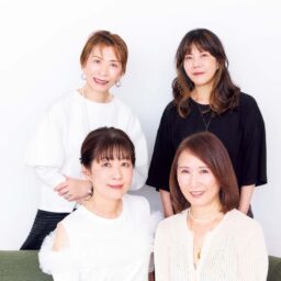 （右上から時計回りに）昨年手術したライター片岡えりさん（自由診療）、今年２月に手術した読者・大西直実さん（保険診療）、昨年手術した読者・山口こず恵さん（保険診療）、12年前に手術したPR会社代表・山内㐂代子さん（保険診療）