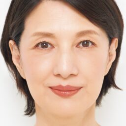 山谷を強調したリップメイク