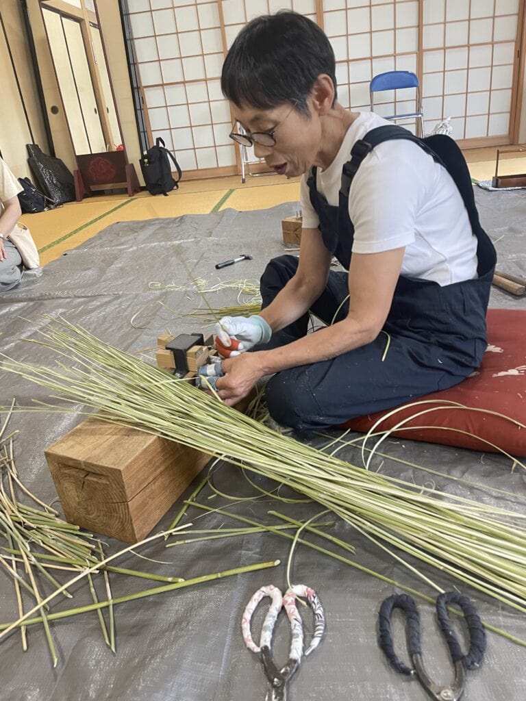 すず竹細工職人・柴田恵さんの手仕事