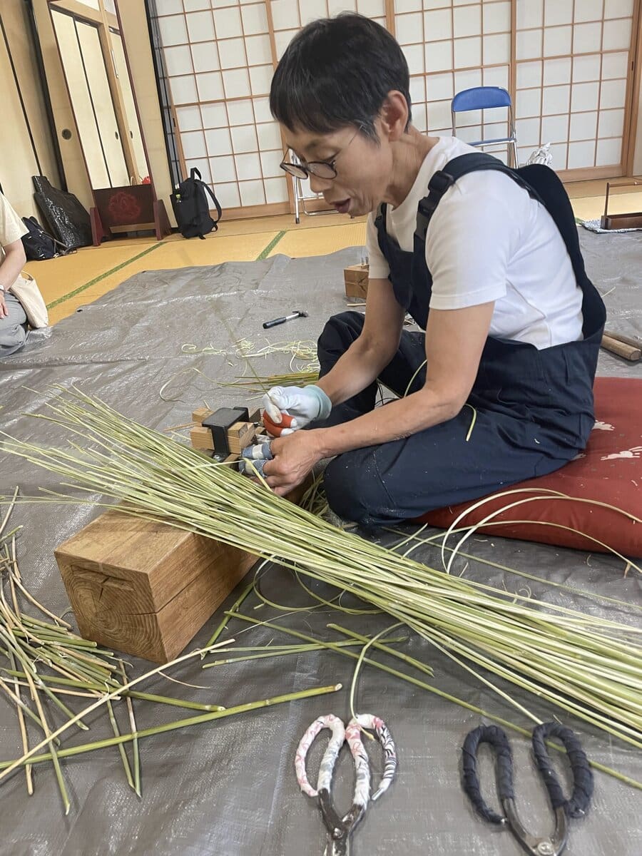 すず竹細工職人・柴田恵さんの手仕事