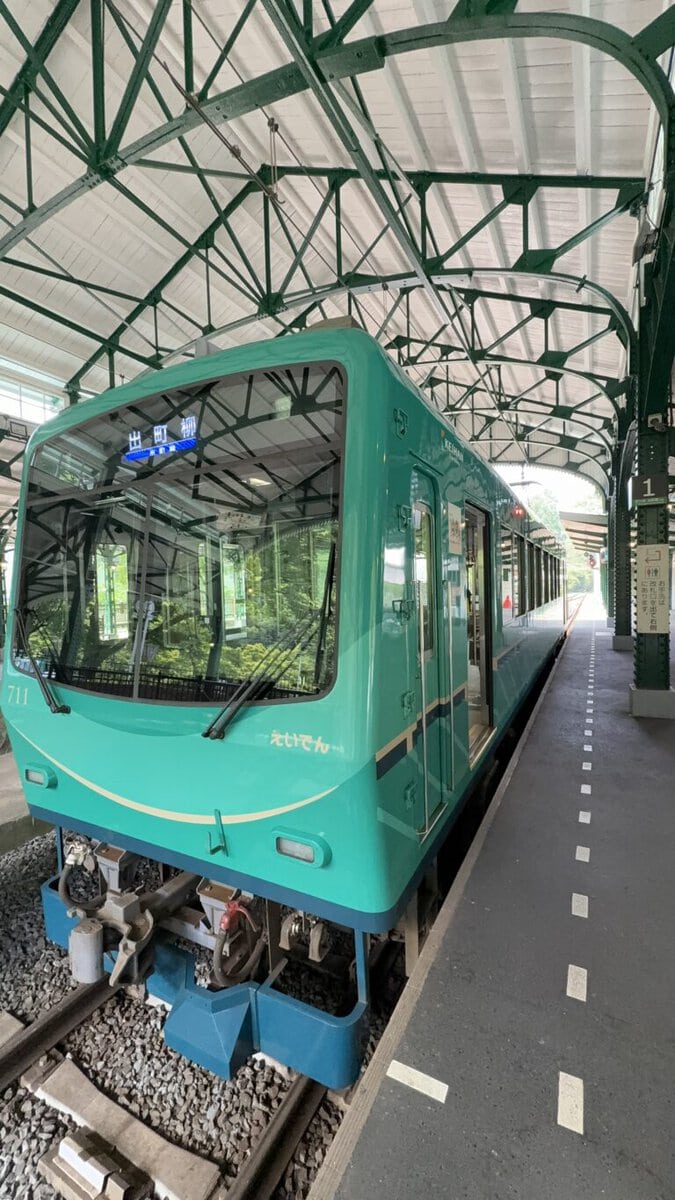 叡山電鉄：鮮やかのグリーンの車両八瀬比叡山口駅