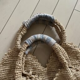 カゴバッグの持ち手に布を縫い付け