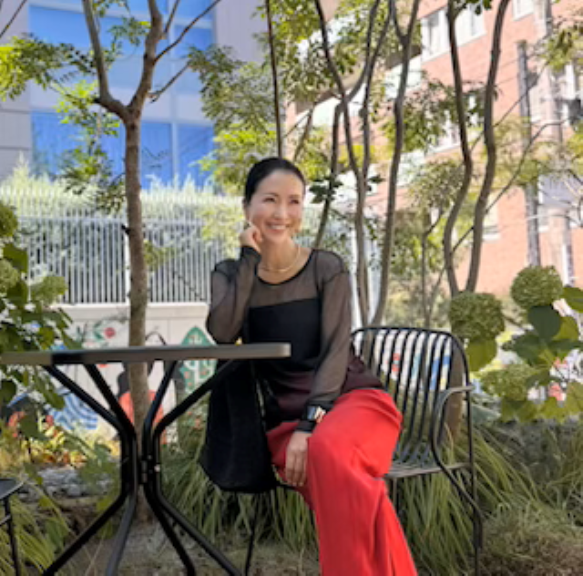 Tops … ZARA Pants … 6(ROKU) Shoes … GIUSEPPE ZANOTTI Bag … HELEN KAMINSKI