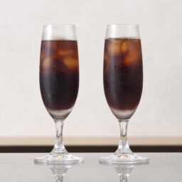 （左）水出し、（右）旧礼式　で作ったアイスコーヒー