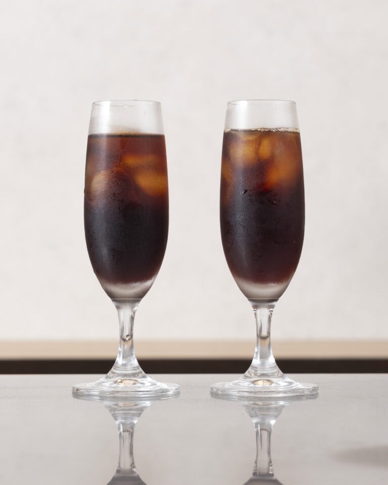 （左）水出し、（右）旧礼式　で作ったアイスコーヒー