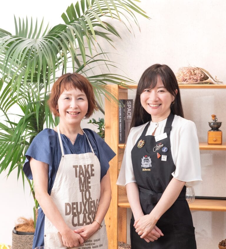 （右）UCCコーヒーアカデミー講師　村田果穂さん、（左）素敵なあの人読者　小西まどかさん