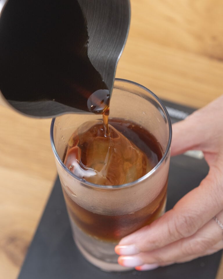 【5】アイスコーヒーを注ぐ