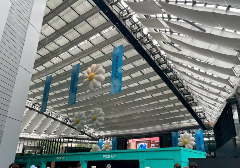 G-DRAGON展示会入口2