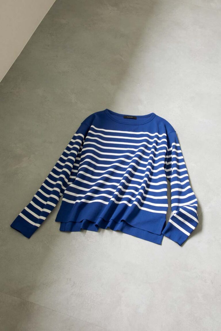 ニット¥17,600／レリル（マイク・グレー）