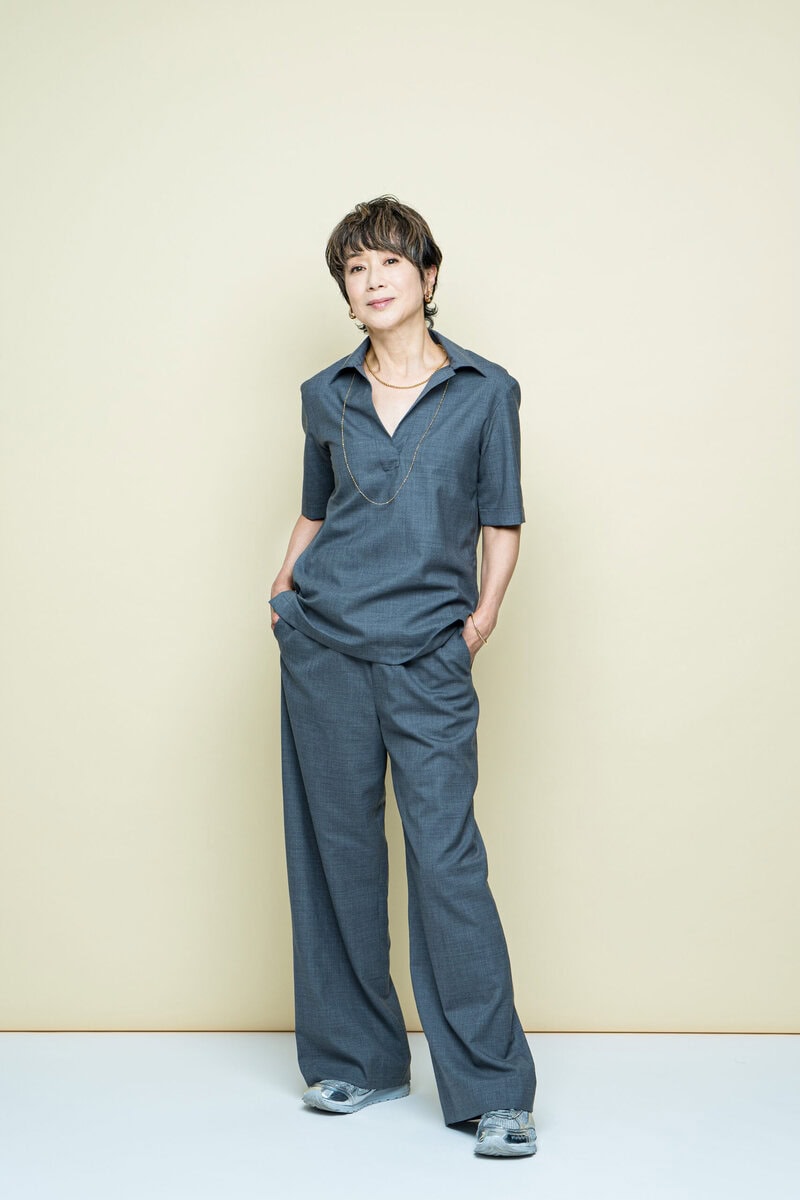 イージーワイドパンツ ￥42,900／ニュイノワール