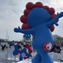 大阪　関西万博　ミャクミャク