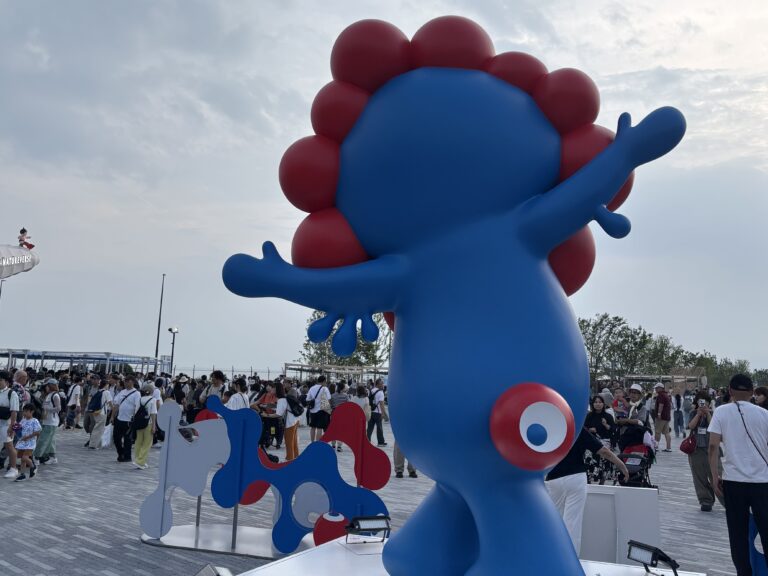 大阪　関西万博　ミャクミャク