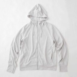 エアリズム UVカットフルジップパーカ¥2,990／ユニクロ