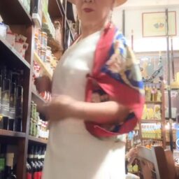 スカーフを縛ってマーガレットにしたところ