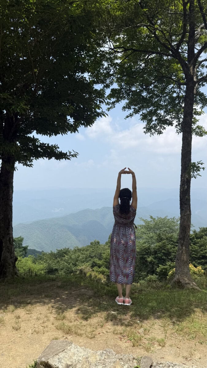 伸びをしたくなる！見晴らし台からの絶景