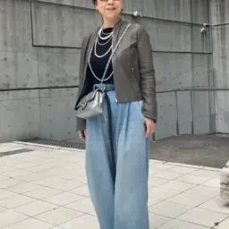 【第6位】【60代お手本スナップ】シンプルなデニムコーデを、華やか小物でエレガントにアップデート！