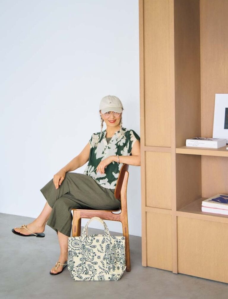 「柄×柄」のアクティブなスタイルはトーンを揃えて大人っぽくアンナ流