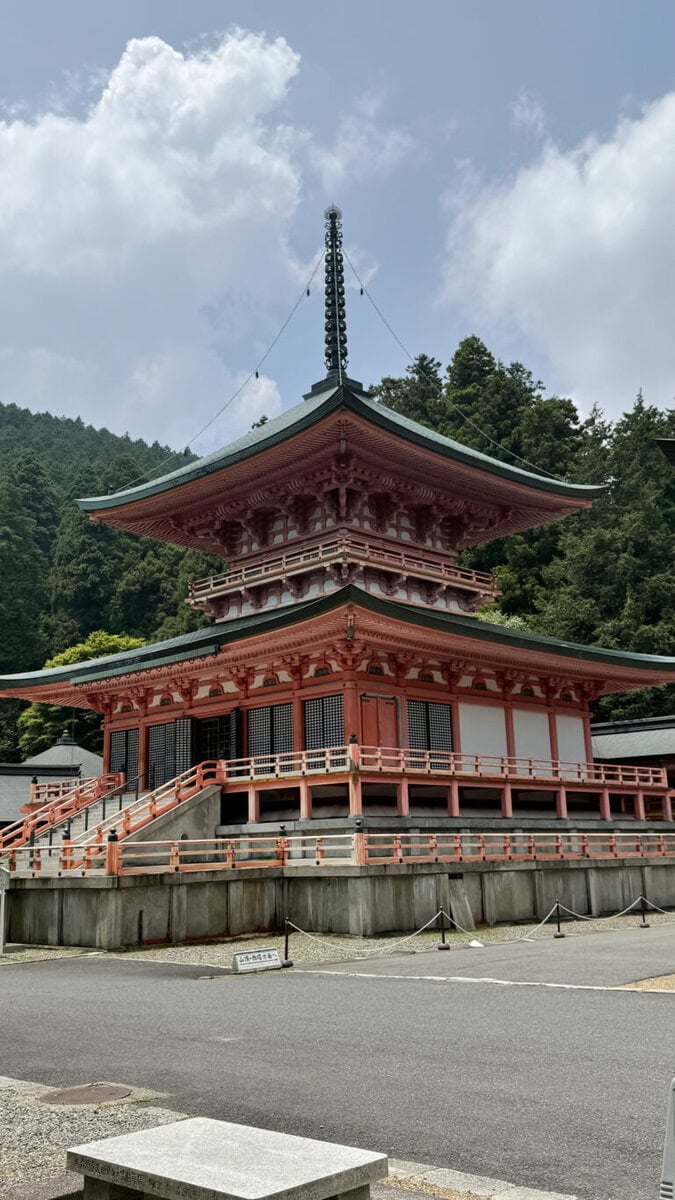 法華総持院東塔（ほっけそうじいんとうどう）：ようやく到着した延暦寺境内も人影はまばら