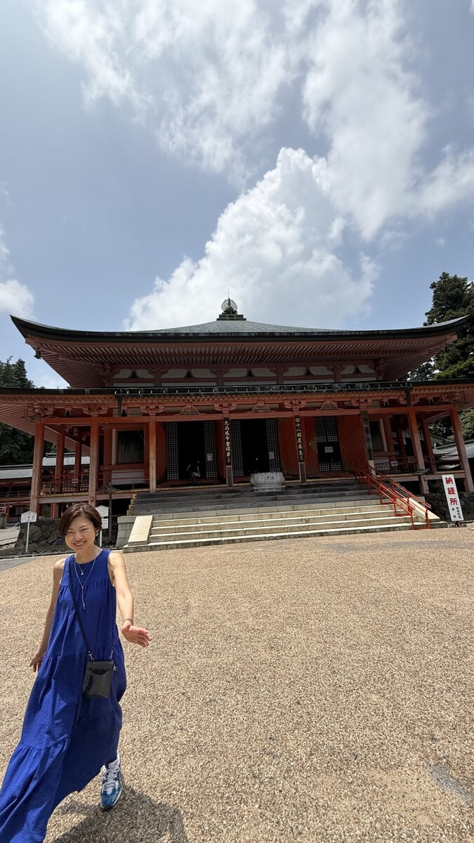 お堂の中は、歴代の僧侶の肖像画やお像が
