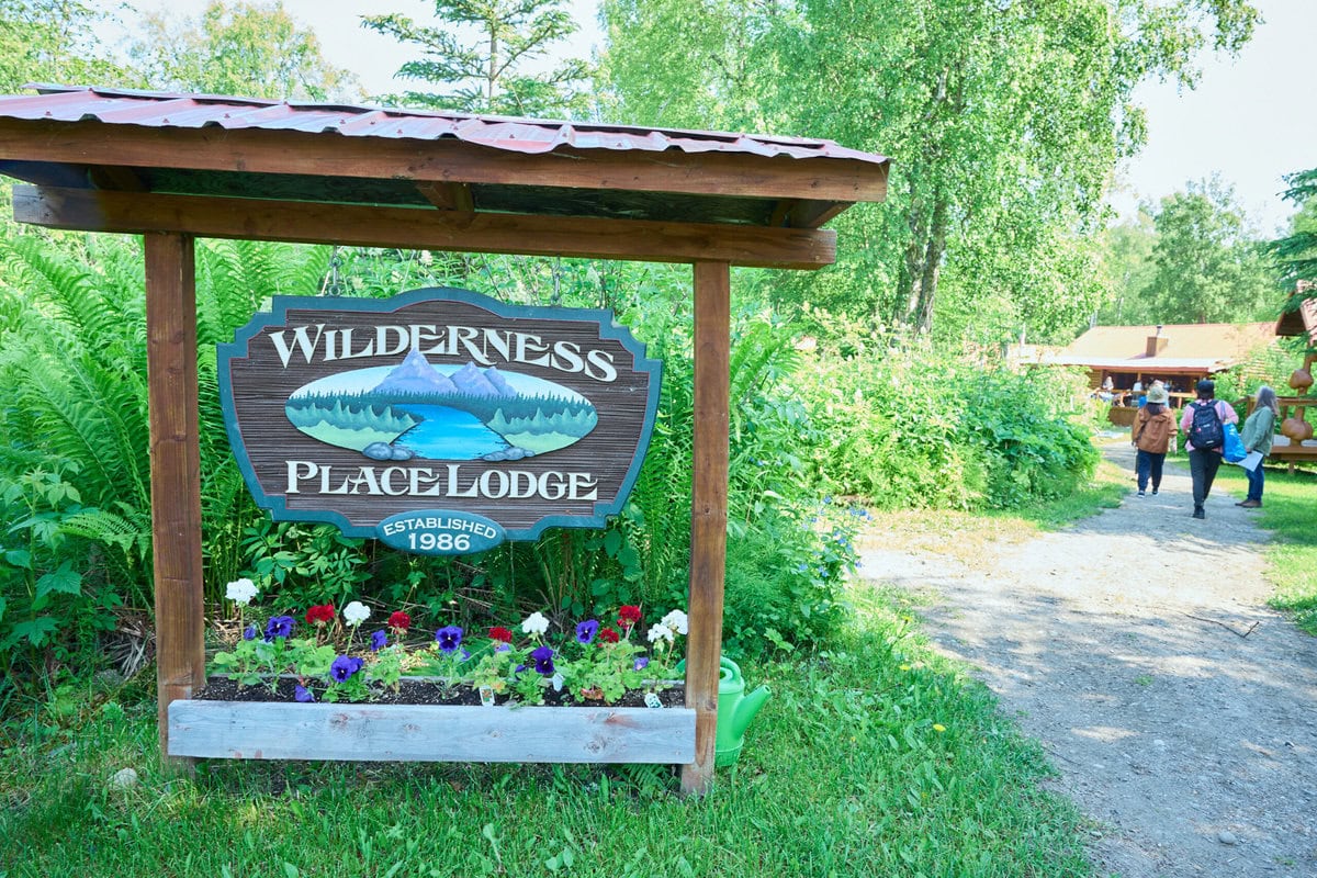 魚釣りをはじめ、カヌーなどのアクティビティも楽しめる「WILDERNESS PLACE LODGE」